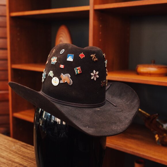 Vintage Sheplers Cowboy Hat + Pin Collection - Picture 1 of 8